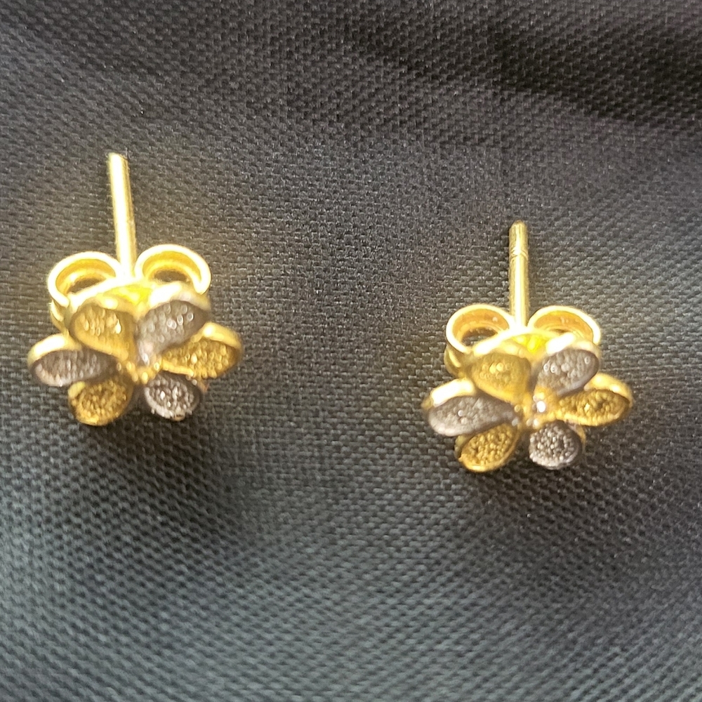 22 carat pure gold with diamond flakes flower stud earrings. Beautiful